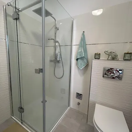 Blue Lagoon Apartment *